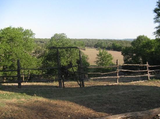 Twin Elm Guest Ranch And 2E Rv Resort Bandera Exterior photo