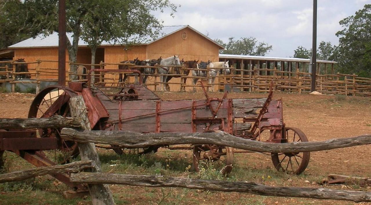 Twin Elm Guest Ranch And 2E Rv Resort Bandera Exterior photo