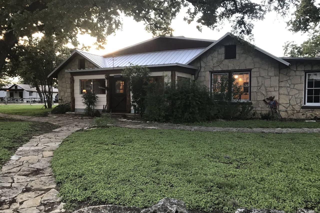 Twin Elm Guest Ranch And 2E Rv Resort Bandera Exterior photo