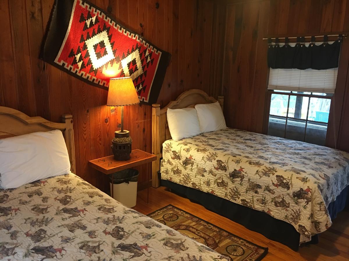 Twin Elm Guest Ranch And 2E Rv Resort Bandera Exterior photo