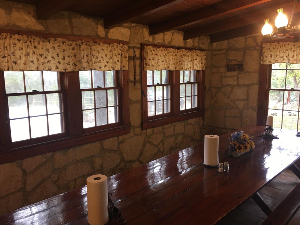 Twin Elm Guest Ranch And 2E Rv Resort Bandera Exterior photo