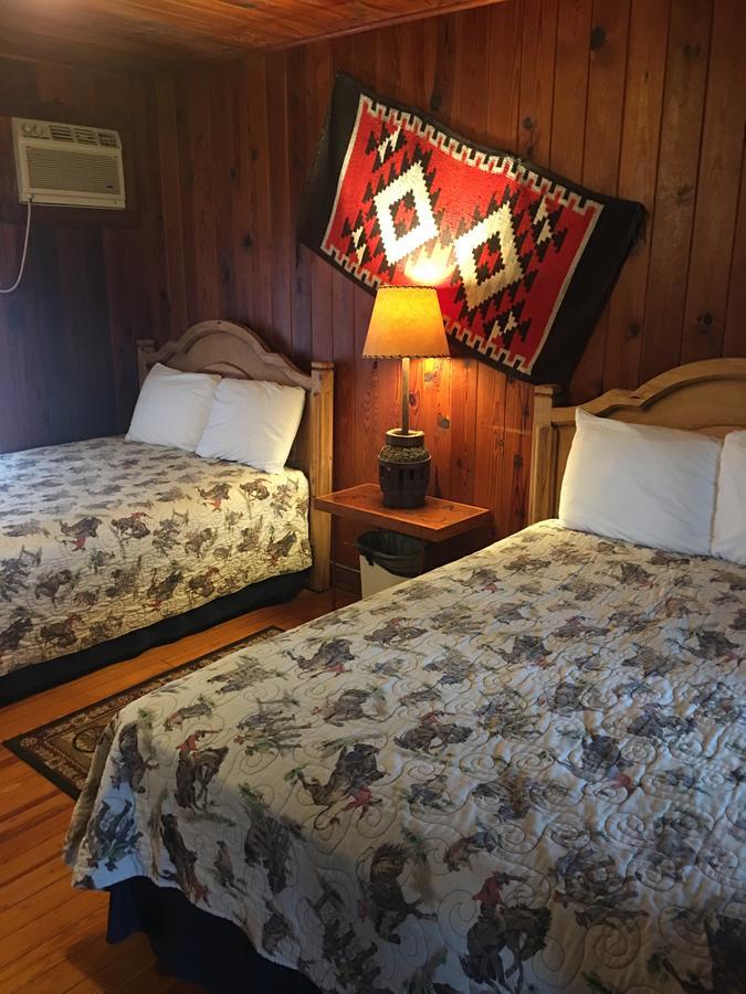 Twin Elm Guest Ranch And 2E Rv Resort Bandera Exterior photo
