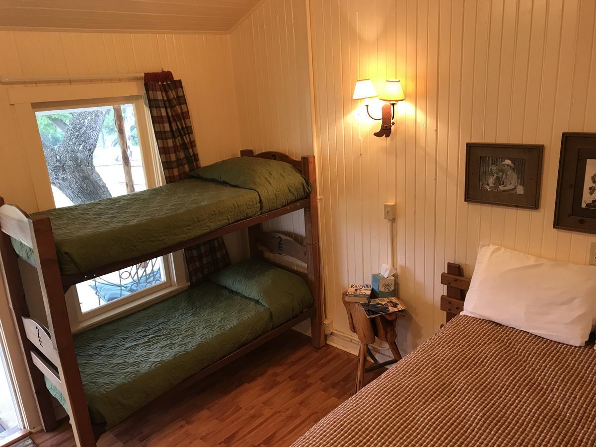 Twin Elm Guest Ranch And 2E Rv Resort Bandera Exterior photo