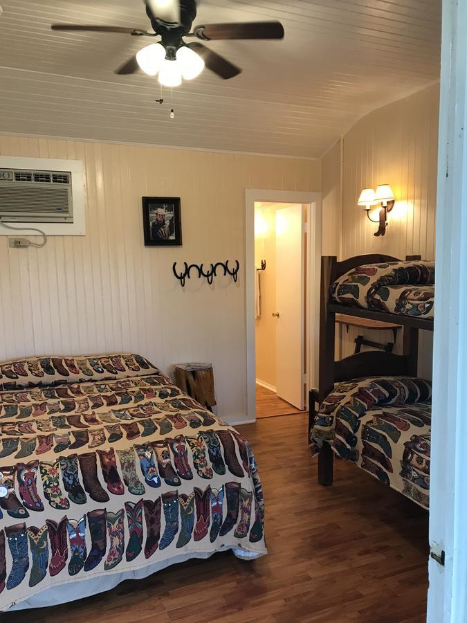 Twin Elm Guest Ranch And 2E Rv Resort Bandera Exterior photo