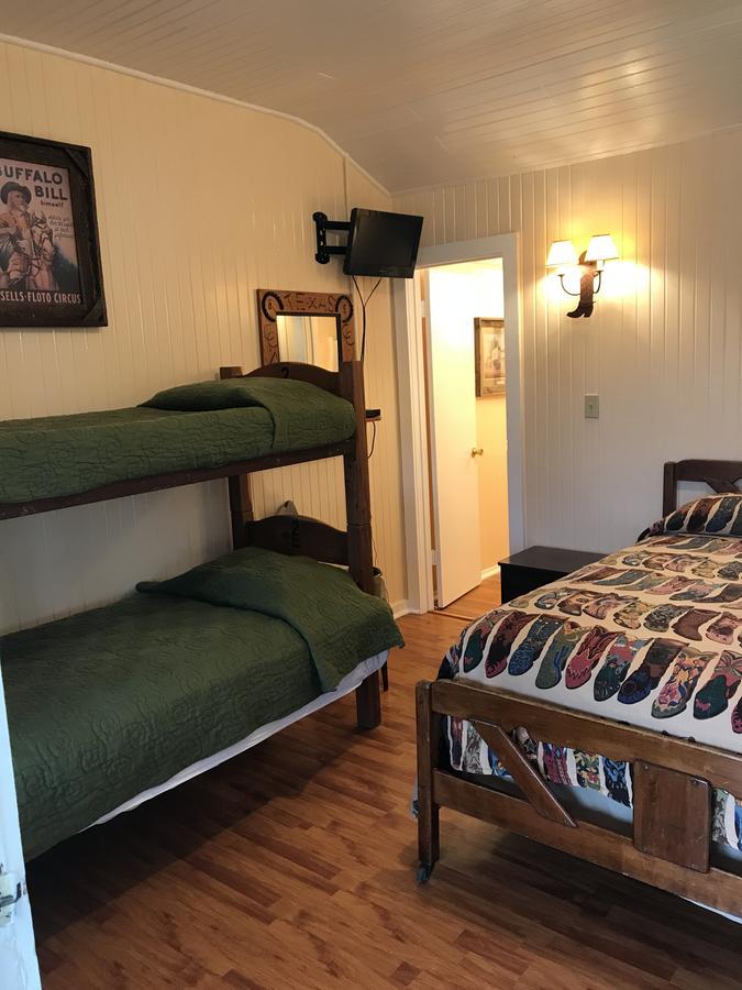 Twin Elm Guest Ranch And 2E Rv Resort Bandera Exterior photo