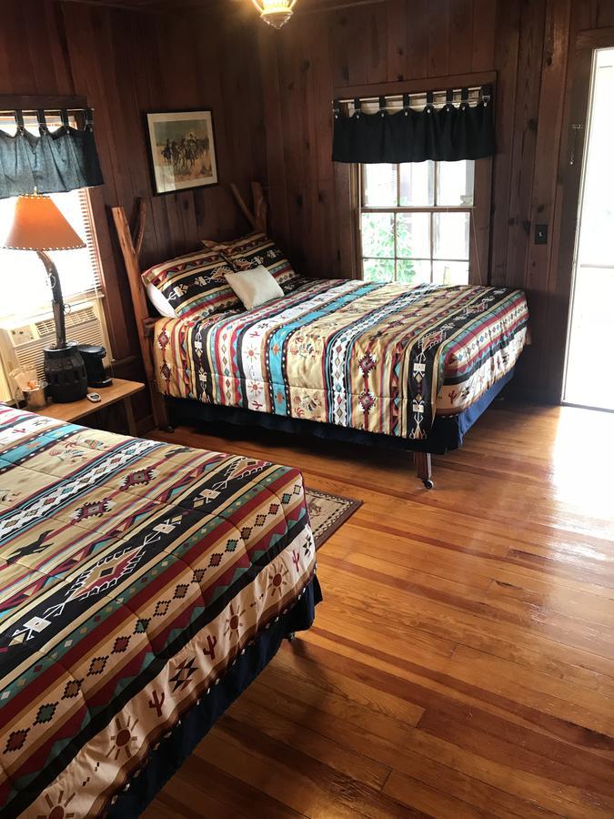 Twin Elm Guest Ranch And 2E Rv Resort Bandera Exterior photo