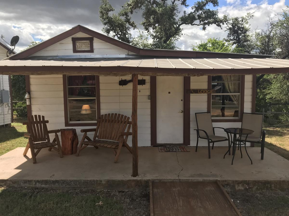 Twin Elm Guest Ranch And 2E Rv Resort Bandera Exterior photo
