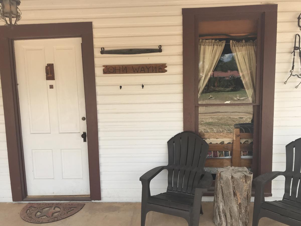 Twin Elm Guest Ranch And 2E Rv Resort Bandera Exterior photo