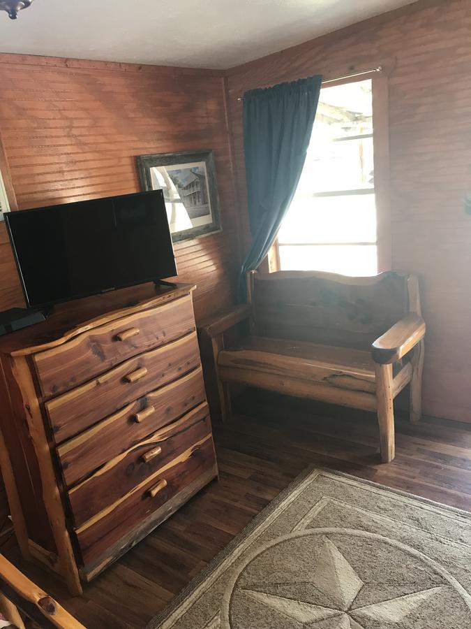 Twin Elm Guest Ranch And 2E Rv Resort Bandera Exterior photo