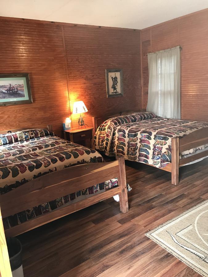 Twin Elm Guest Ranch And 2E Rv Resort Bandera Exterior photo