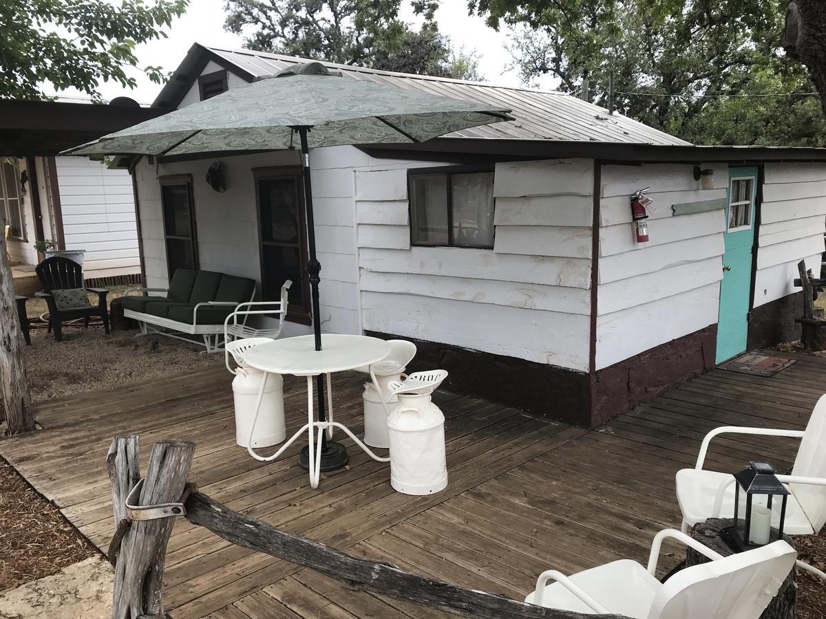 Twin Elm Guest Ranch And 2E Rv Resort Bandera Exterior photo