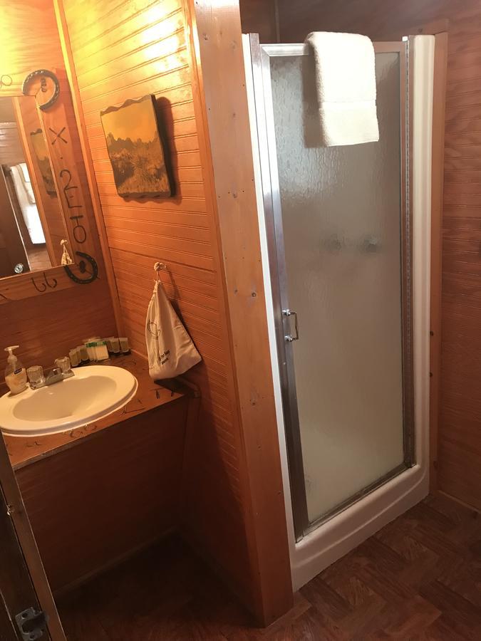 Twin Elm Guest Ranch And 2E Rv Resort Bandera Exterior photo