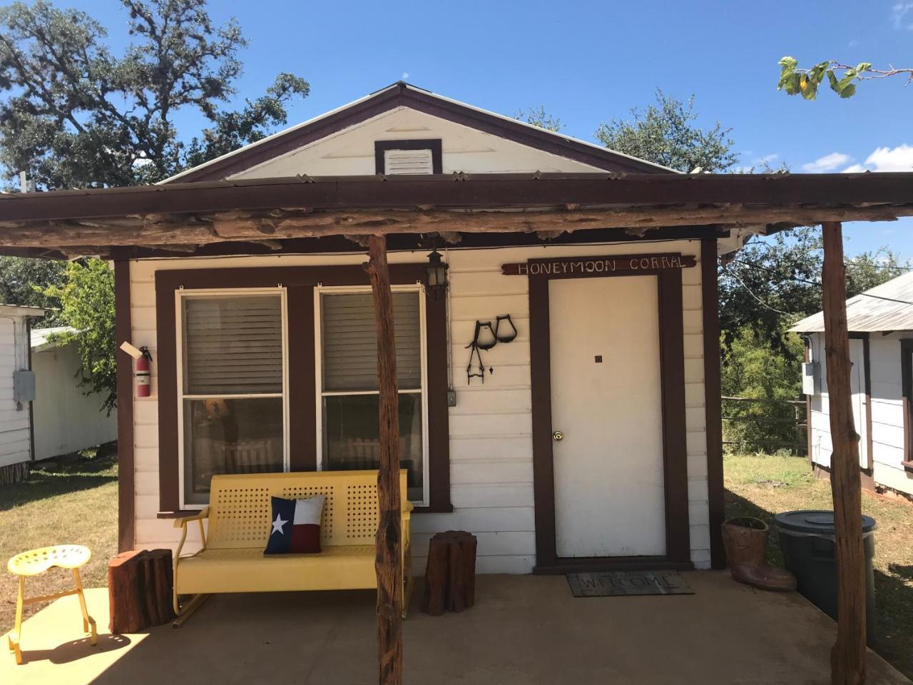 Twin Elm Guest Ranch And 2E Rv Resort Bandera Exterior photo