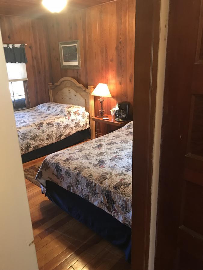 Twin Elm Guest Ranch And 2E Rv Resort Bandera Exterior photo