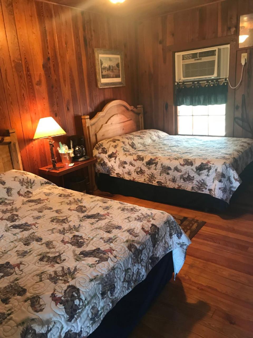 Twin Elm Guest Ranch And 2E Rv Resort Bandera Exterior photo