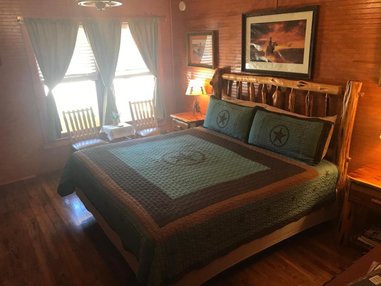 Twin Elm Guest Ranch And 2E Rv Resort Bandera Exterior photo