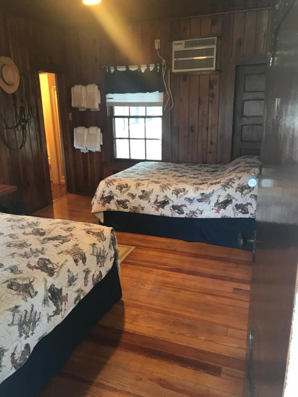 Twin Elm Guest Ranch And 2E Rv Resort Bandera Exterior photo
