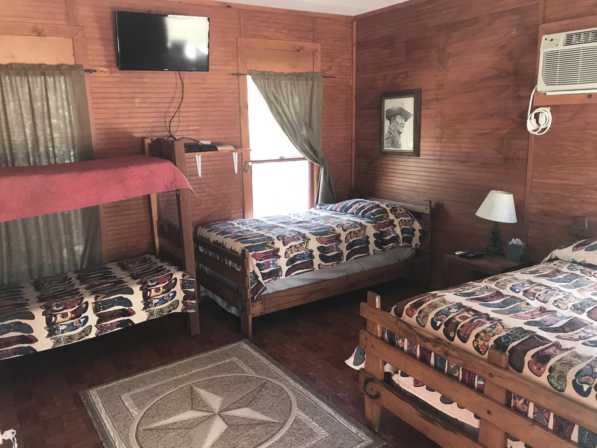 Twin Elm Guest Ranch And 2E Rv Resort Bandera Exterior photo
